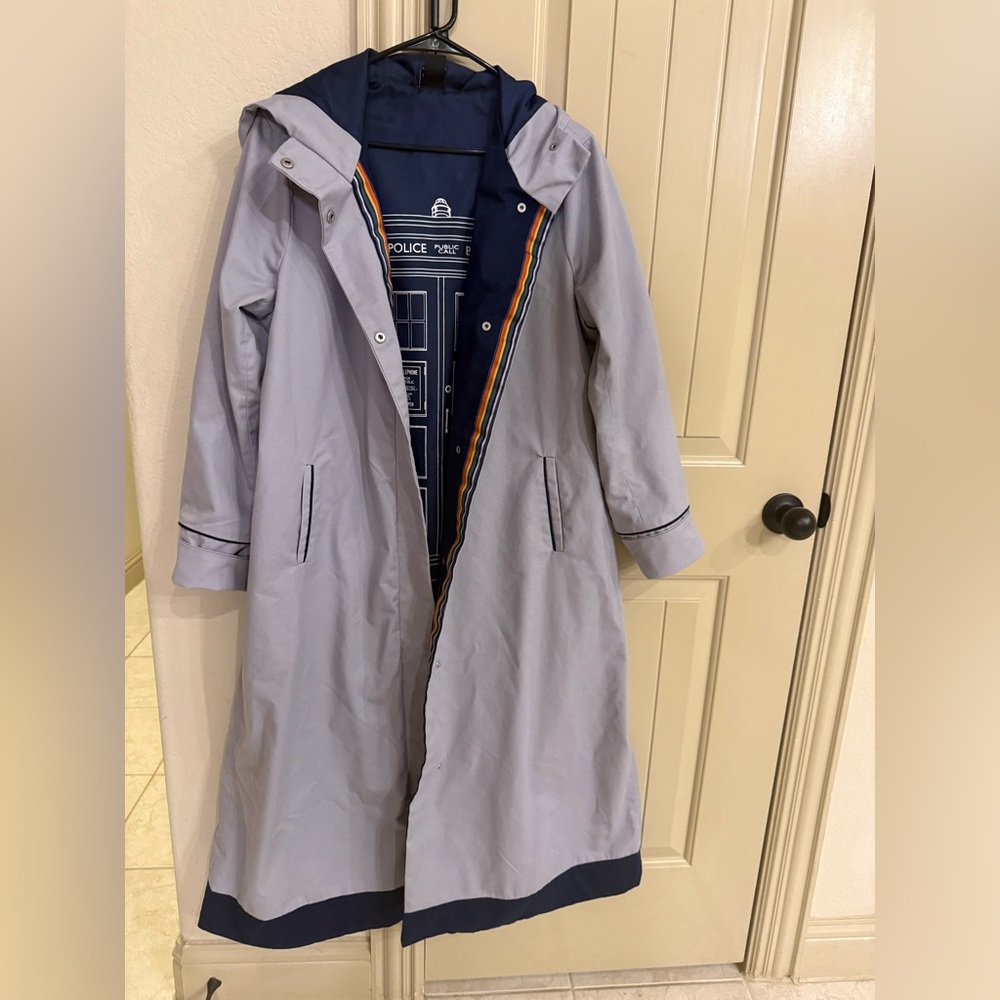 Her Universe Doctor Who Thirteenth Doctor Trench
Coat size xl - Picture 4 of 9